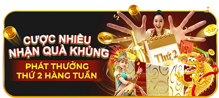 Tay vợt đang giao bóng trên sân tennis